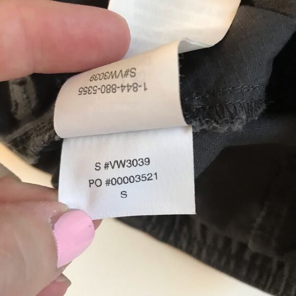 Vuori Vintage Ripstop Utility Short Sz Small Charcoal Gray Stretch EUC Mid Rise - Picture 11 of 12